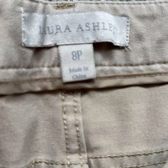 Hershey Chocolate world uniform size small, 4-8 - Picture 6 of 7